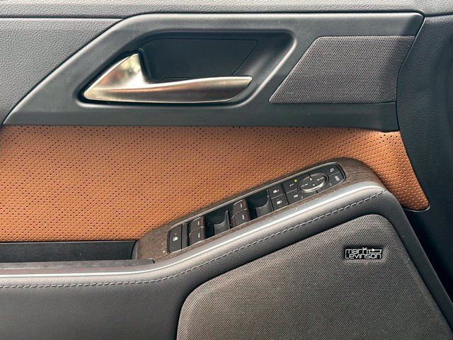 Used 2024 Lexus GX 550 w/ Accessory Package (31) AWD/4WD image 35