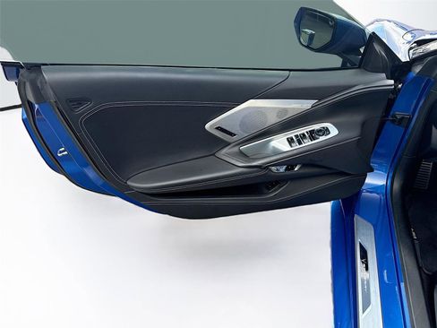 Used 2023 Chevrolet Corvette Stingray Premium Conv w/ Z51 Performance Package image 12