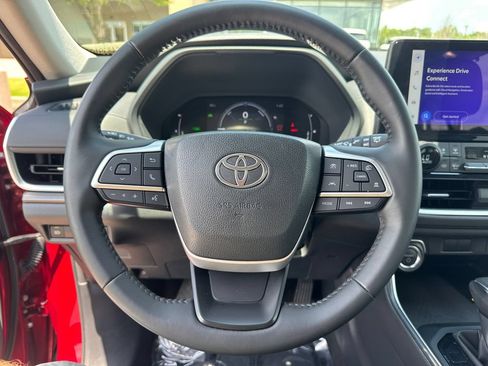 Used 2024 Toyota Grand Highlander XLE FWD image 27