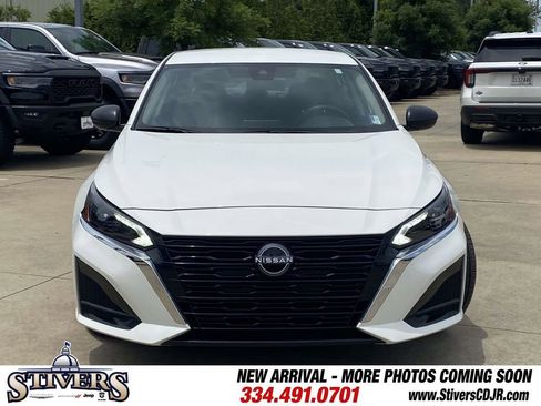 Used 2025 Nissan Altima 2.5 SV FWD image 2