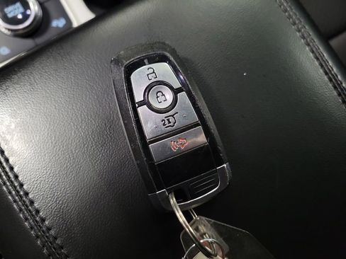 Used 2024 Ford Explorer XLT AWD/4WD image 15
