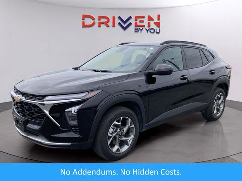 Used 2025 Chevrolet Trax LT w/ LT Convenience Package image 1