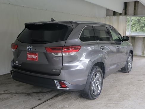Used 2019 Toyota Highlander Limited Platinum AWD/4WD image 7