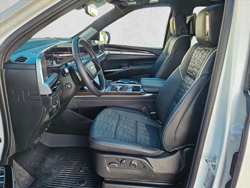 Used 2025 Cadillac Escalade Sport Platinum AWD/4WD image 16