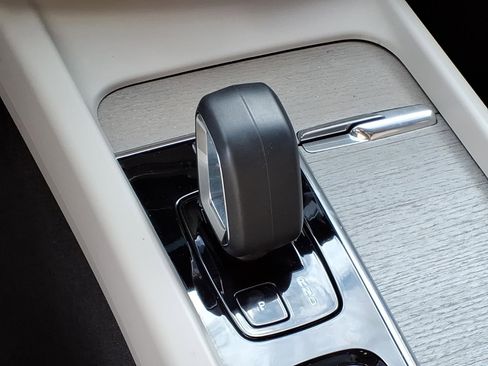 Certified 2023 Volvo XC60 B5 Plus FWD image 25