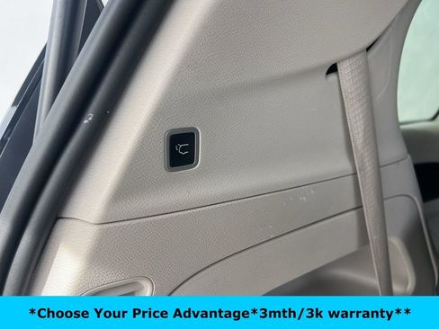 Certified 2023 Chrysler Pacifica Touring-L image 16