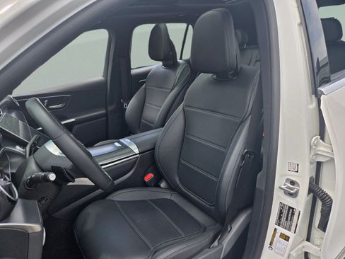 Used 2024 Mercedes-Benz GLC 300 image 21