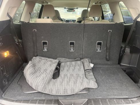 Used 2024 Subaru Ascent Premium w/ Convenience Package image 9