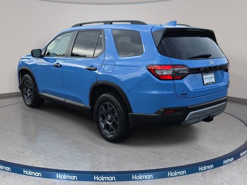 Used 2025 Honda Pilot TrailSport image 8