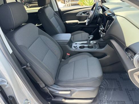 Used 2021 Chevrolet Traverse LT FWD image 6