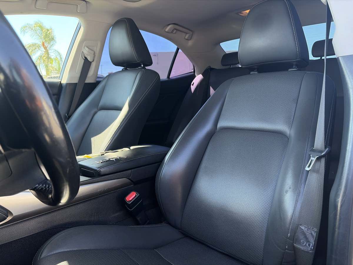 Used 2017 Lexus IS 200t w/ Navigation System Package RWD image 8