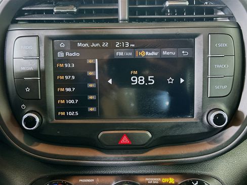 Used 2025 Kia Soul LX w/ LX Technology Package FWD image 21