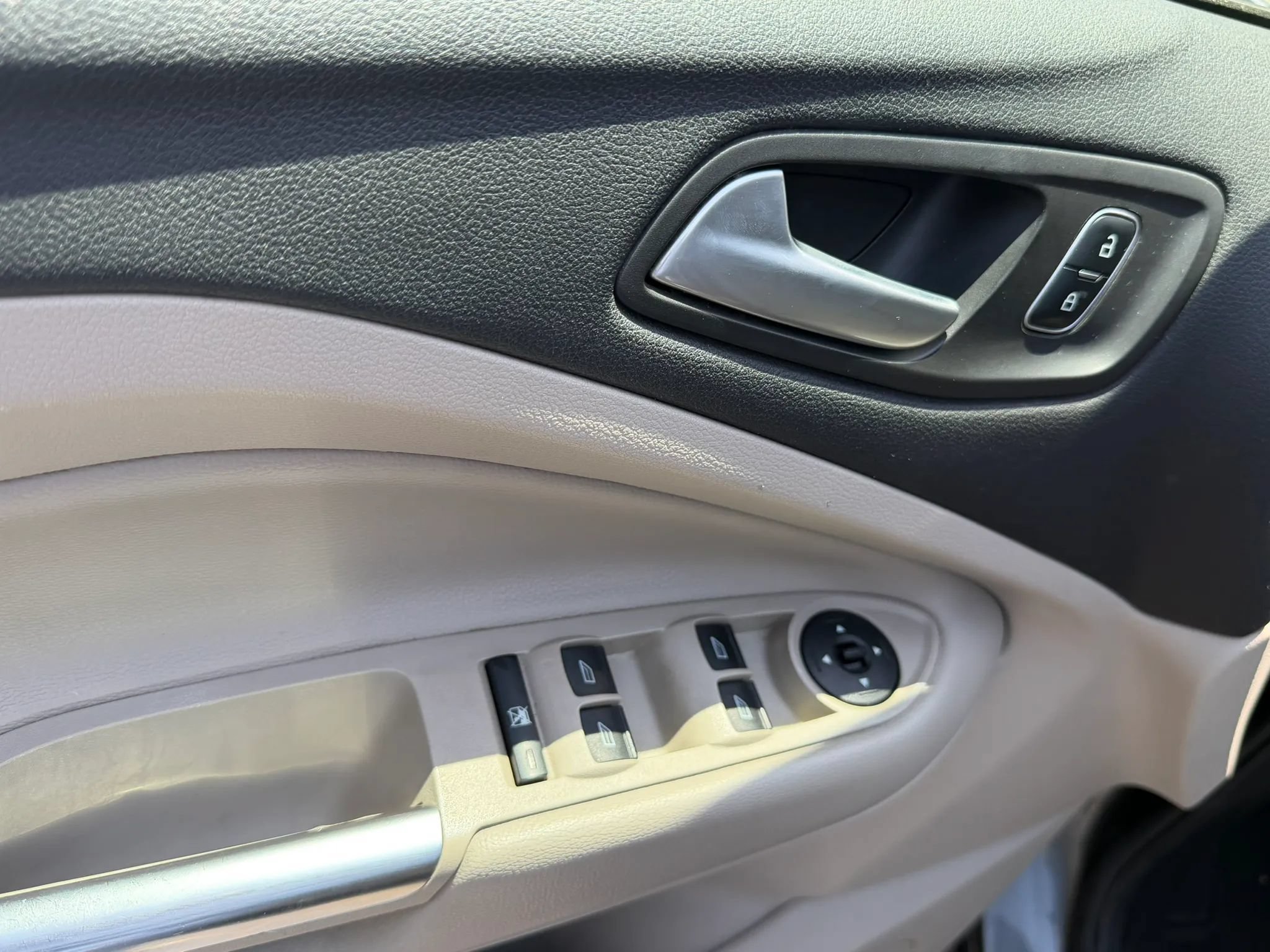 Used 2017 Ford Escape SE AWD/4WD image 28