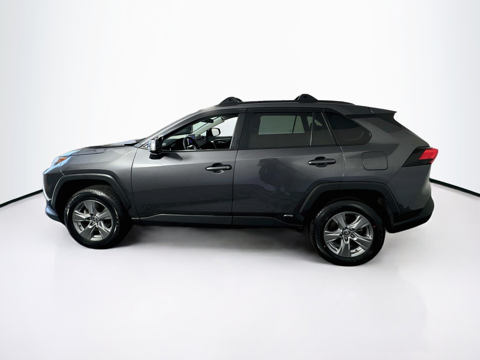 Used 2024 Toyota RAV4 XLE AWD/4WD image 4