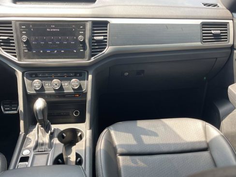 Used 2021 Volkswagen Atlas Cross Sport SE w/ Panoramic Sunroof Package FWD image 10