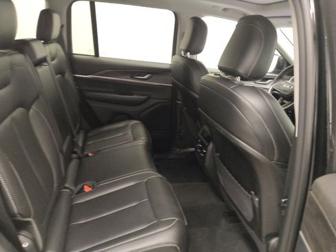 Used 2023 Jeep Grand Cherokee Limited AWD/4WD image 19