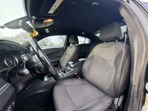 Used 2017 Dodge Charger SE image 10