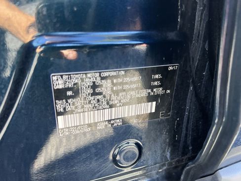 Used 2018 Toyota RAV4 XLE AWD/4WD image 36