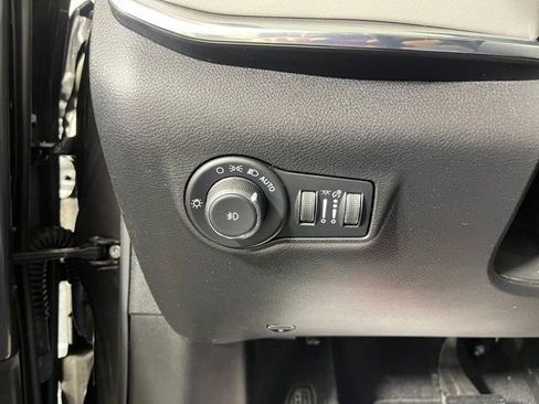 Used 2022 Jeep Compass Limited w/ Sun and Sound Group AWD/4WD image 16