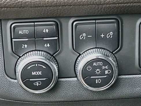 Used 2023 GMC Yukon XL Denali w/ Advanced Technology Package AWD/4WD image 10