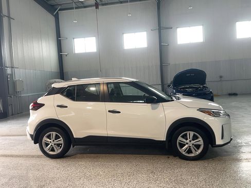 Used 2024 Nissan Kicks S FWD image 4