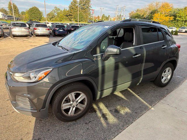 Used 2018 Chevrolet Trax LT w/ Driver Confidence Package FWD image 3