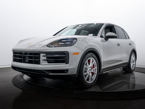 Certified 2025 Porsche Cayenne S AWD/4WD image 1
