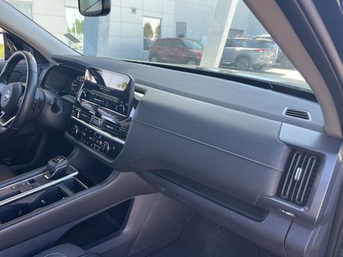 Used 2022 Nissan Pathfinder SL FWD image 23