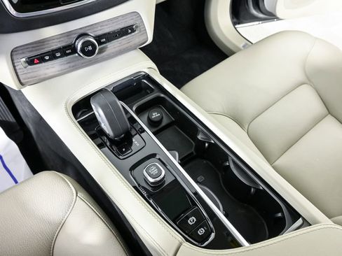 Used 2023 Volvo XC90 B6 Plus AWD/4WD image 19