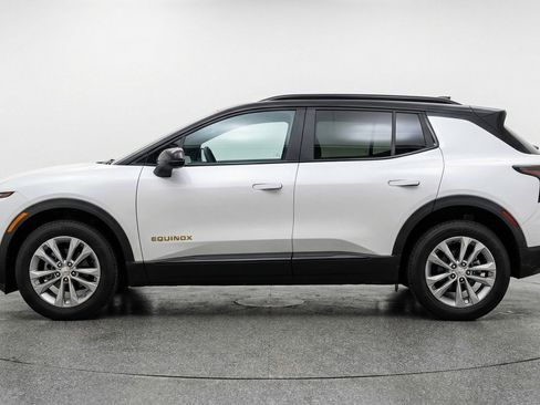 Used 2025 Chevrolet Equinox LT FWD image 5