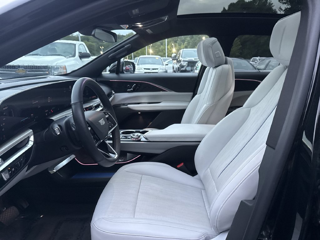 Used 2024 Cadillac Lyriq Luxury AWD/4WD image 13