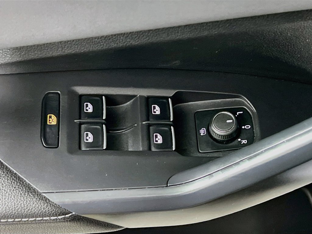 Used 2025 Volkswagen Jetta SE FWD image 16