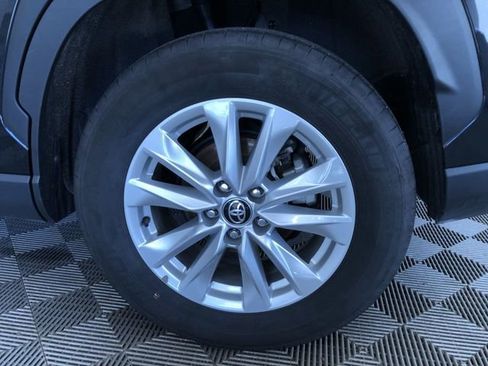 Used 2025 Toyota Corolla Cross LE image 9