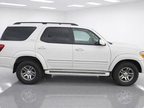 Used 2007 Toyota Sequoia SR5 AWD/4WD image 7