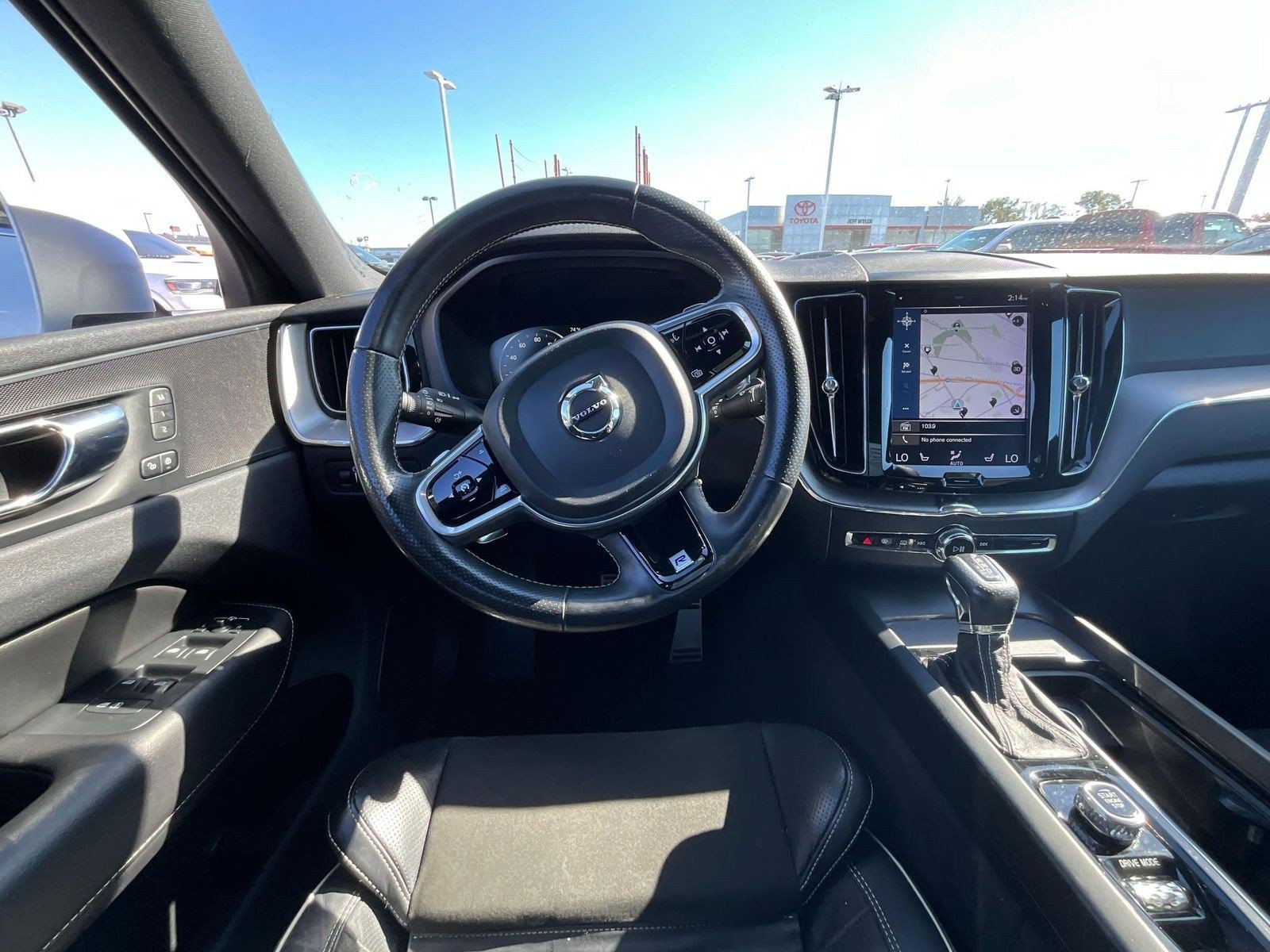 Used 2018 Volvo XC60 T5 R-Design w/ Convenience Package AWD/4WD image 8