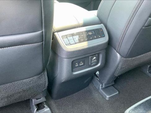 Used 2024 Nissan Pathfinder Platinum AWD/4WD image 10