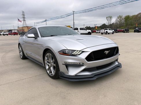 Used 2019 Ford Mustang GT Premium RWD image 4