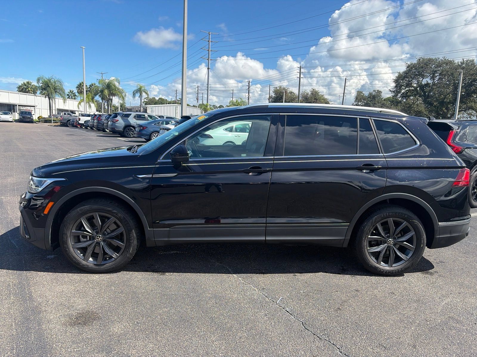 Used 2022 Volkswagen Tiguan SE FWD image 4