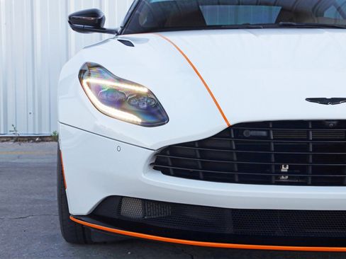 Used 2022 Aston Martin DB11 Coupe image 52