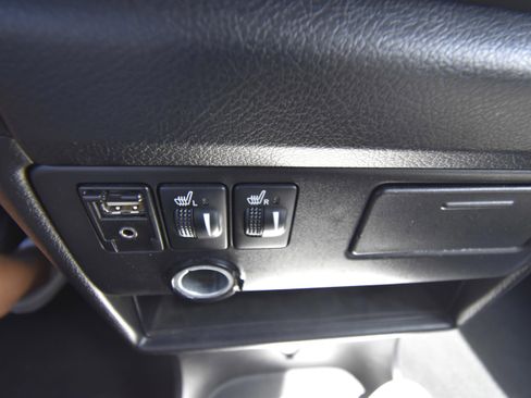 Used 2014 Toyota Sienna Limited w/ Limited Premium Package image 9