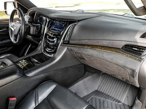 Used 2017 Cadillac Escalade Platinum image 12