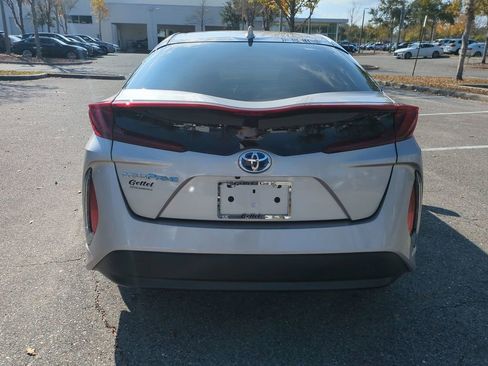 Used 2022 Toyota Prius Prime XLE image 6