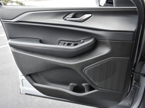 Used 2024 Jeep Grand Cherokee Altitude image 28