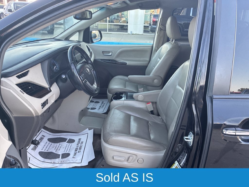 Used 2015 Toyota Sienna XLE w/ XLE Navigation Package FWD image 12