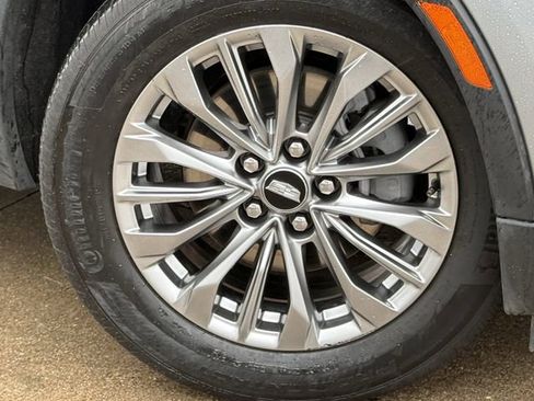 Used 2024 Cadillac XT4 Premium Luxury AWD/4WD image 7