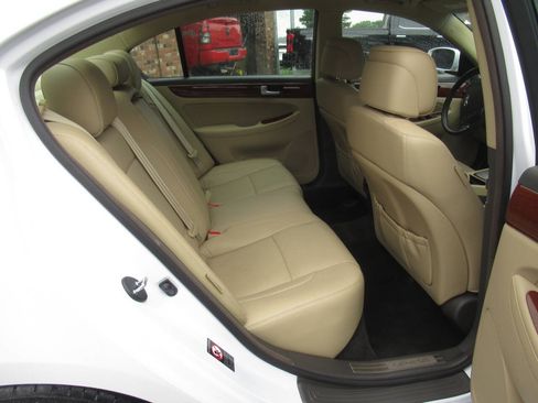 Used 2014 Hyundai Genesis 3.8 RWD image 8
