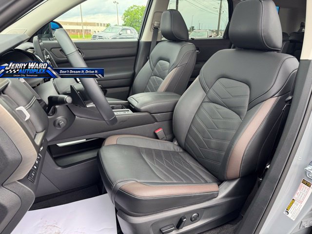 Used 2025 Nissan Pathfinder Platinum FWD image 23