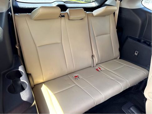 Used 2022 Toyota Highlander XLE AWD/4WD image 9