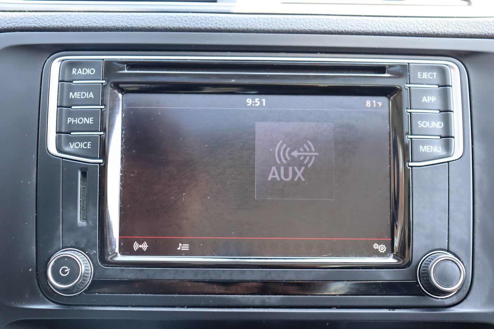 Used 2018 Volkswagen Jetta SE FWD image 24