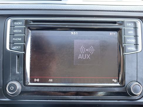 Used 2018 Volkswagen Jetta SE FWD image 24